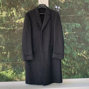 Gorgeous dark gray Herringbone tweed wool men’s vintage overcoat